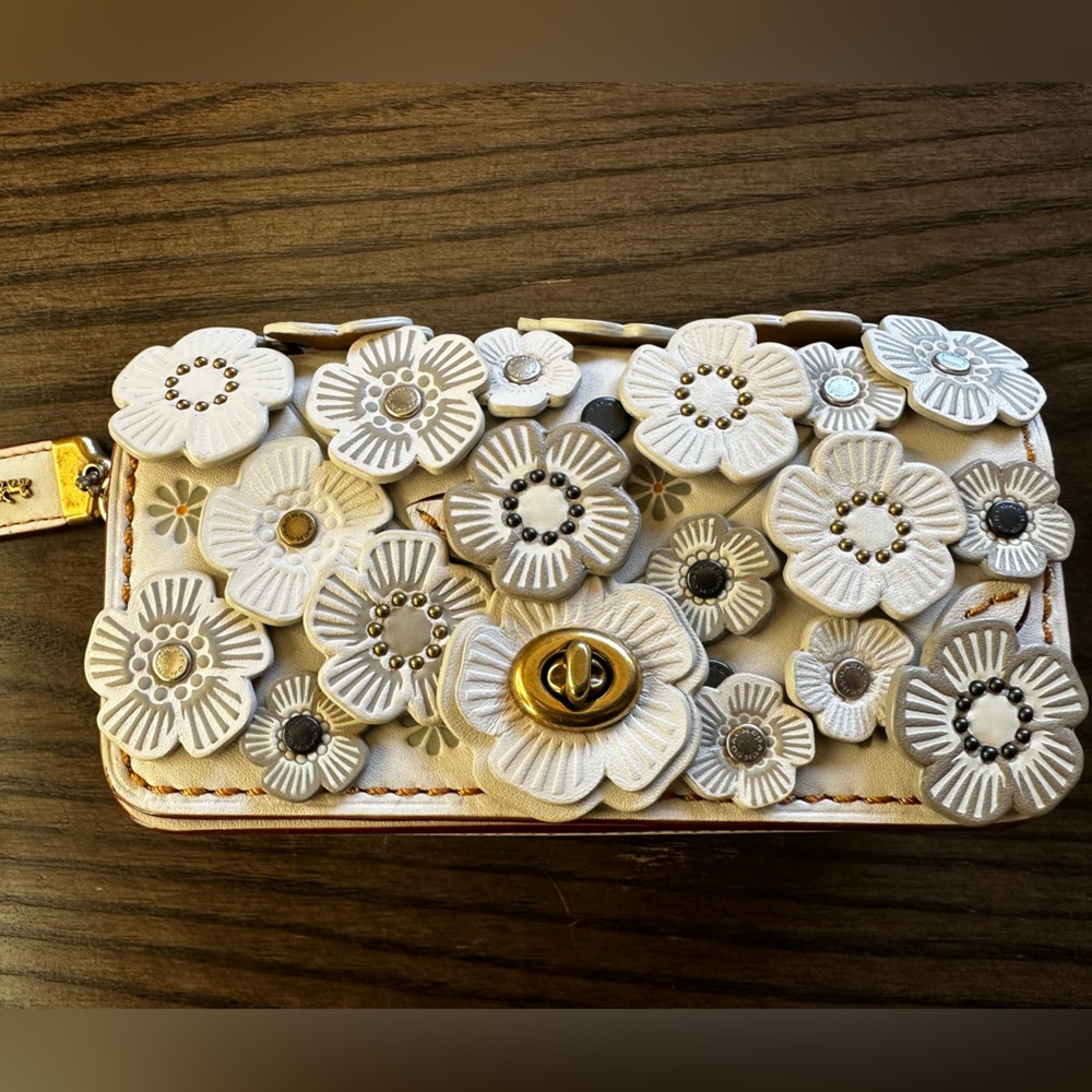 Coach 1941 Dinkier with Tea Roses - Chalk Color